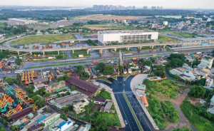Art Stella Và Đại Lộ Đông Tây